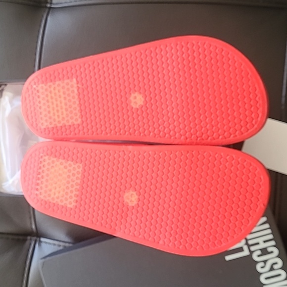 New in box Moschino red sandals size 8 - Picture 2 of 5